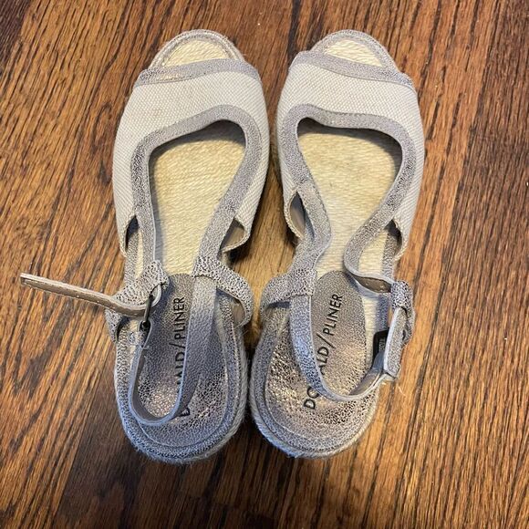 Donald Pliner shoes   - Picture 1 of 7